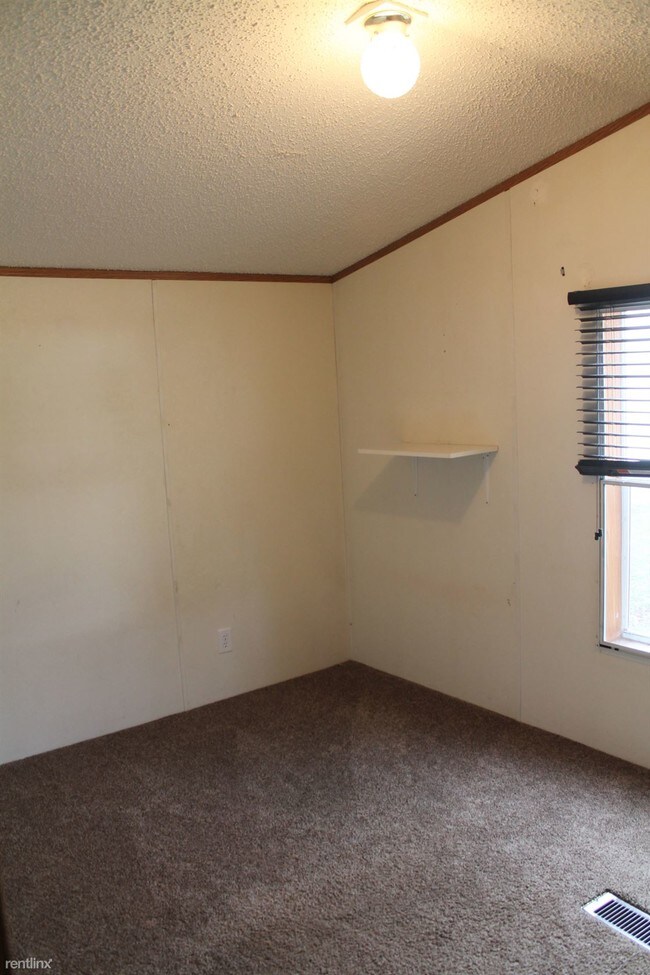 Building Photo - 329 Smith Ln