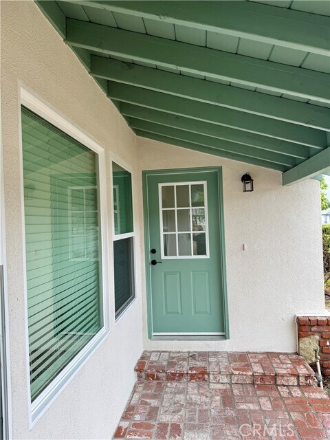 Foto del edificio - 16930 Tupper St