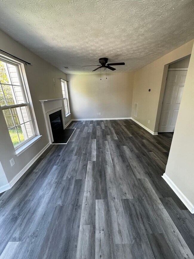 Photo - Newly renovated 3 bed/ 2.5 bath near Nasvh... House