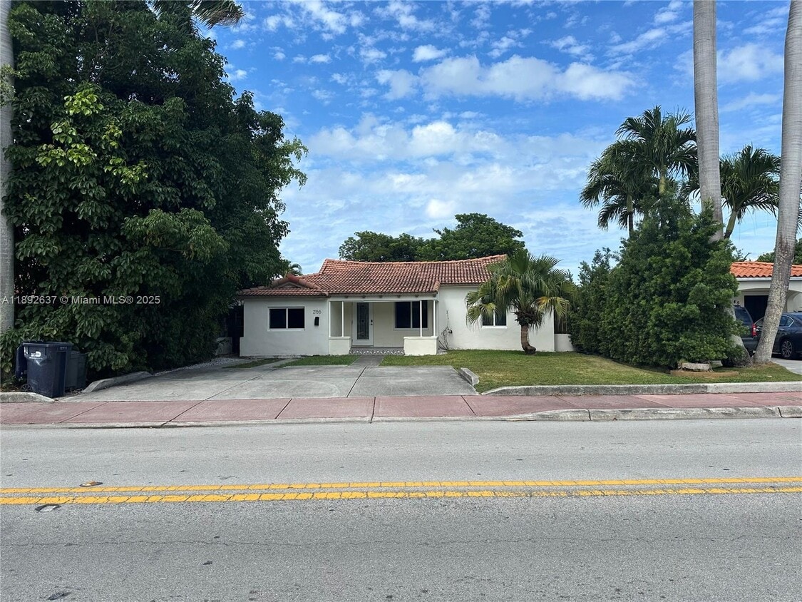 Primary Photo - 2155 Biarritz Dr