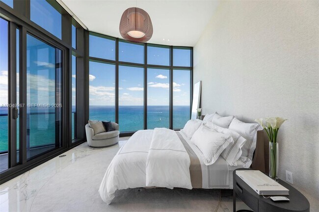 Foto del edificio - 15701 Collins Ave