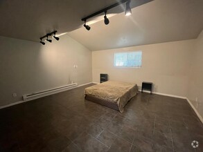 Building Photo - 546 E Delno Dr