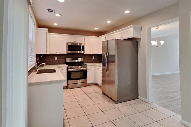 Foto del edificio - 596 Lullingstone Dr SE