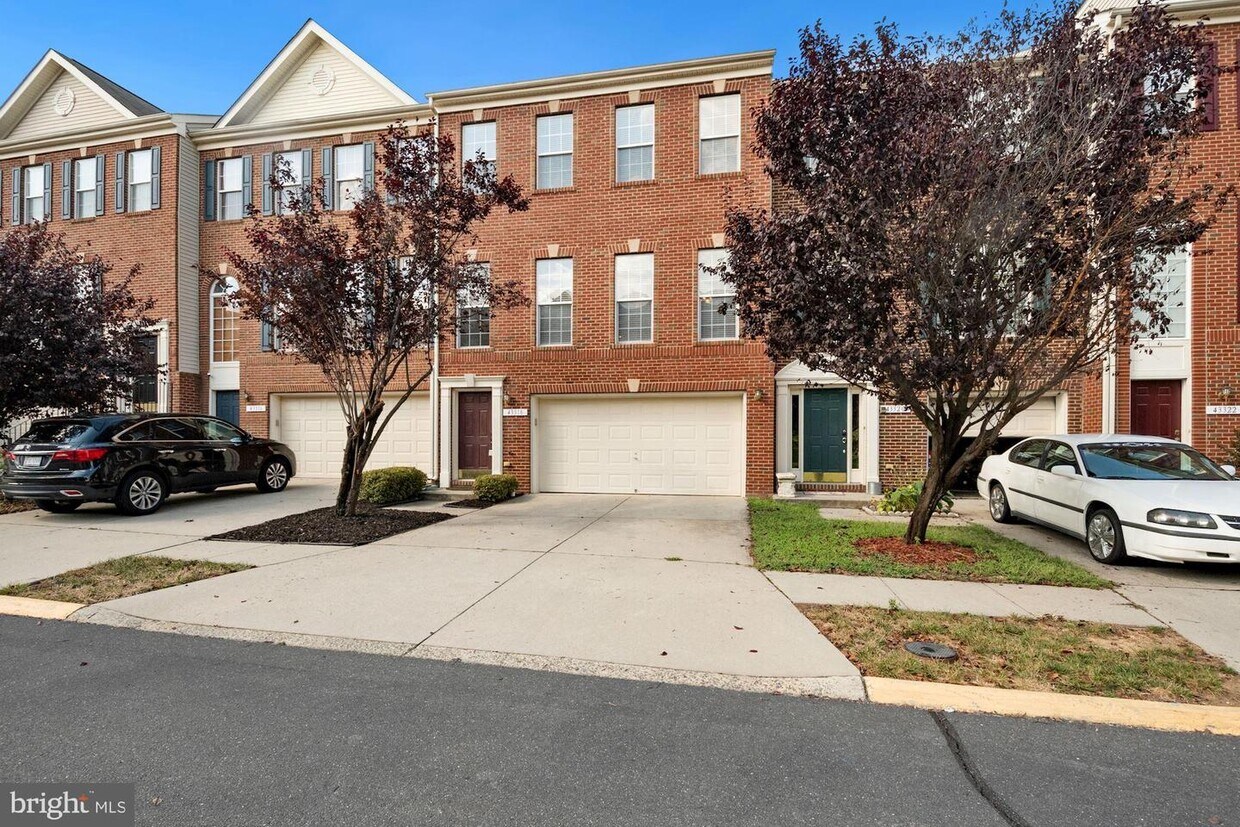 43318 Stonegarden Terrace, Broadlands, VA 20148 Townhome Rentals in