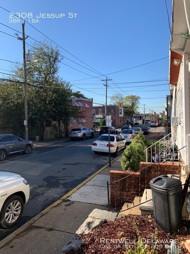 Building Photo - 3 bed 1 bath (995.00)