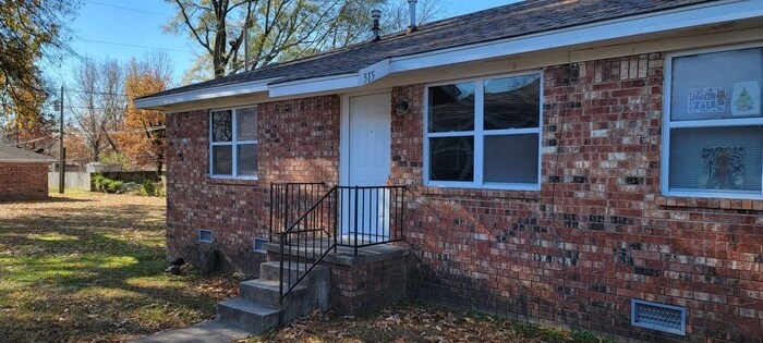 Primary Photo - 2 Bd, 1 BA, Duplex