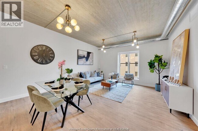 Photo du bâtiment - 6550 Wyandotte St E