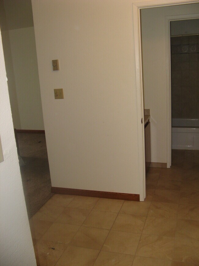 Building Photo - 1036 Oak Grove Rd