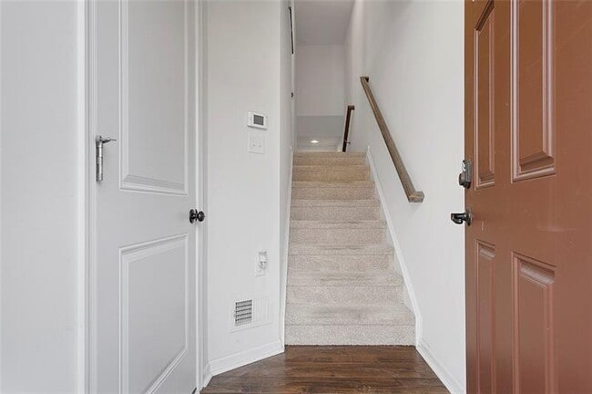 Building Photo - 204 Noble Woods Dr