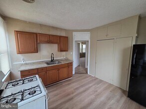 Building Photo - 317 E Broad St