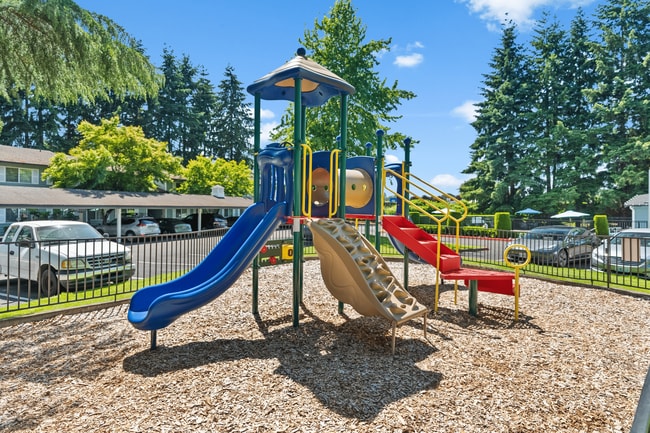 Community Playground - Crossroads at Meridian Apartments
