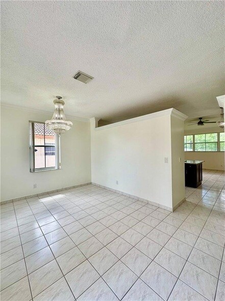 Foto del edificio - 7470 NW 1st Pl