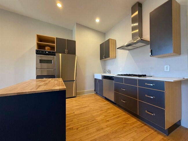 Foto del edificio - 225 Pine St