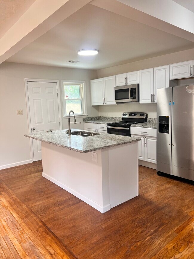 Foto del edificio - 811 Lee Andrews
