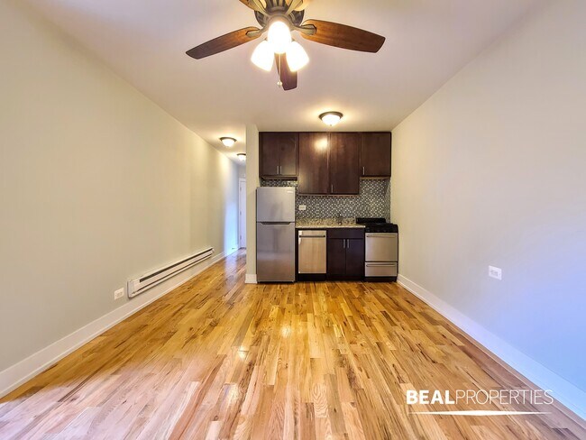 Foto del edificio - 819 W Cornelia Ave