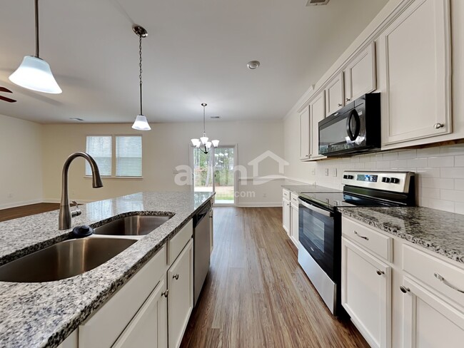 Building Photo - 105 Doral Blue Dr