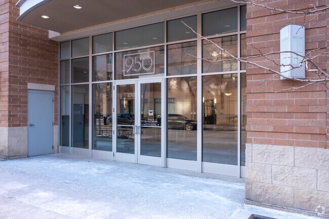 Entrance - 954 W Monroe St