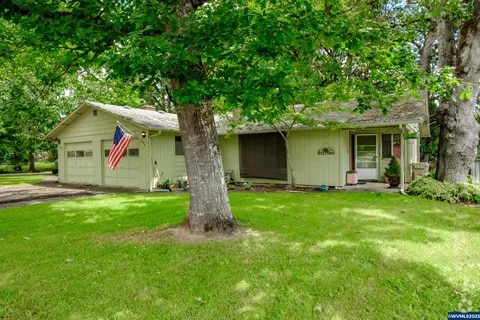 Building Photo - 262 SW River Dr