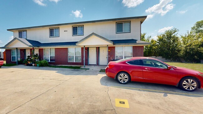Building Photo - PRICE IMPROVEMENT!!! NOW ONLY $950