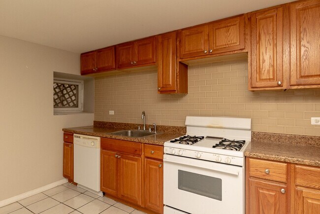 Building Photo - 1052 N Oakley Blvd