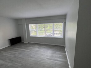 Building Photo - 7327 N Rogers Ave
