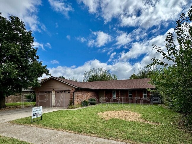 Building Photo - 12504 Whispering Hollow Dr