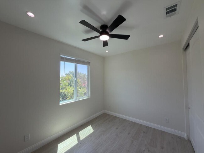 Foto del edificio - 5337 Saxon St