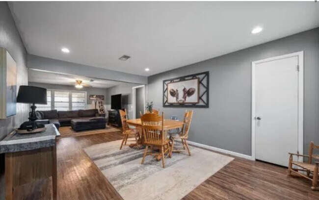 Building Photo - Sunlight, Style & So Much Space — Central ...