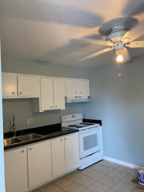 kitchen - 3233 Rockport Ave
