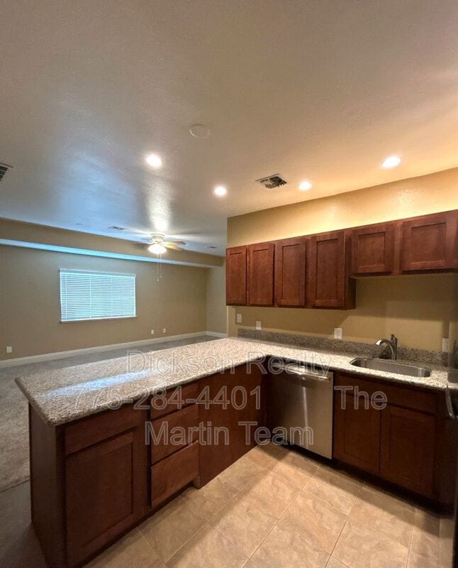 Building Photo - 474 Sunshine Ln