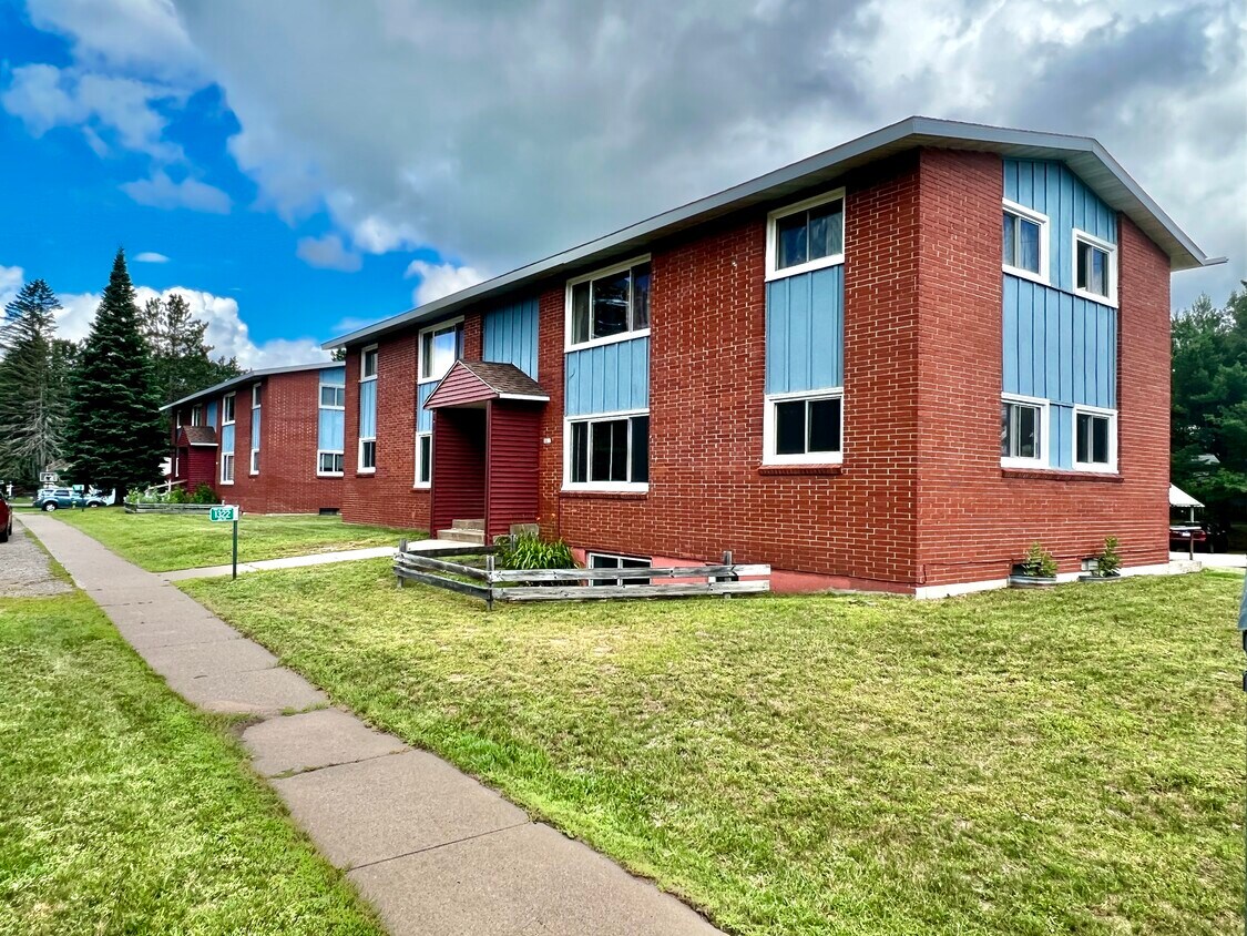 13181322 2nd Ave, Woodruff, WI 54568 Apartments in Woodruff, WI