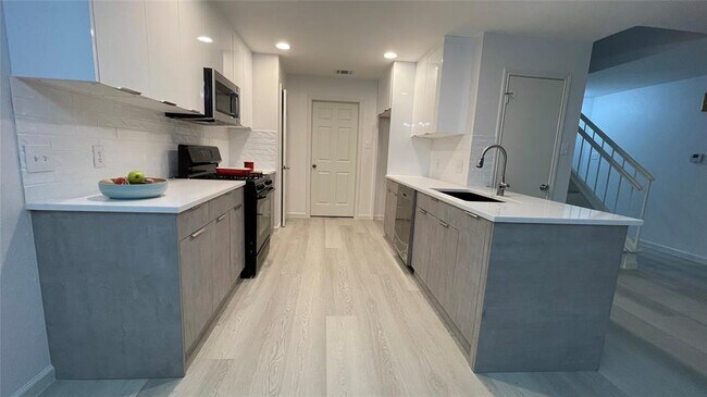 Building Photo - 1300 Lauretta Wood Dr