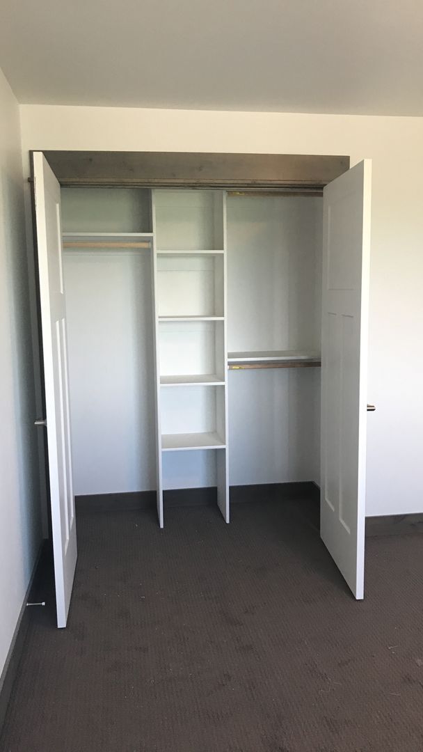 Building Photo - Newer Condo