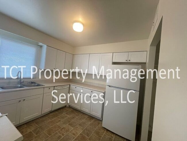 Building Photo - Four bedroom Tempe Townhome!