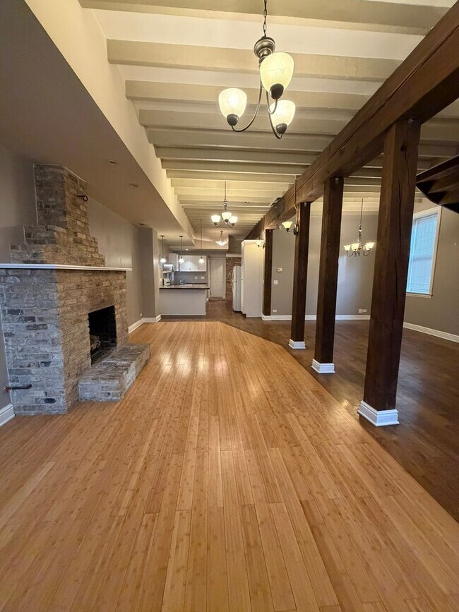 Foto del edificio - 1357 N Wolcott Ave