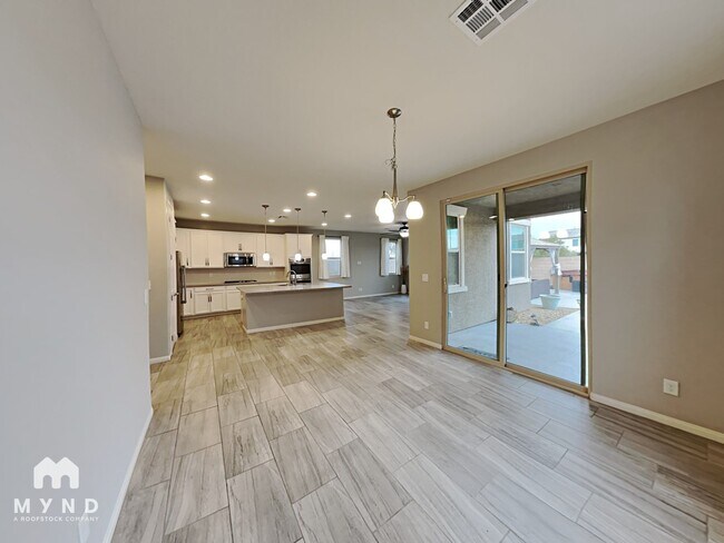 Foto del edificio - 4631 Roger River Ave