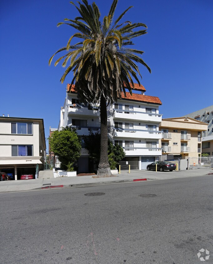 Building Photo - Villa Serena