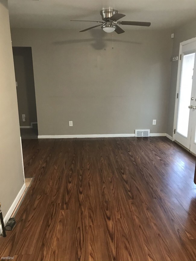 Building Photo - 3 br, 1.5 bath House - 11332 Riverdale