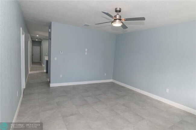 Foto del edificio - 817 NW 1st Ave