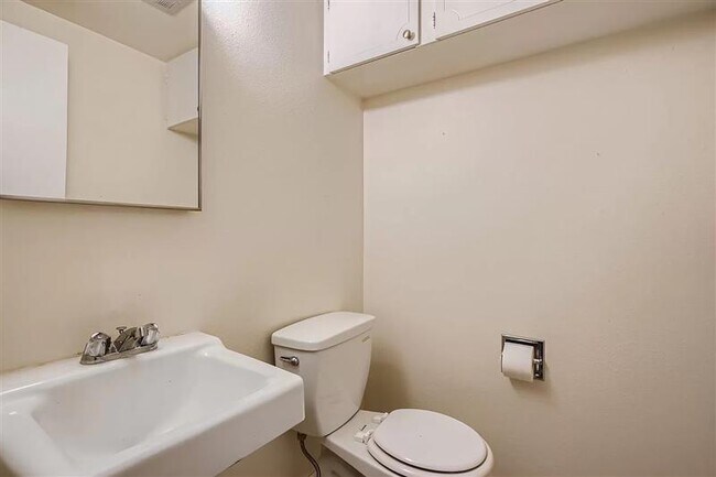 Building Photo - updated 4BR/2.5BA rambler in the East Meri...