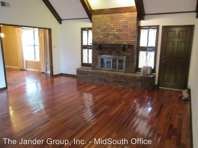 Building Photo - 1602 Golf Links Dr