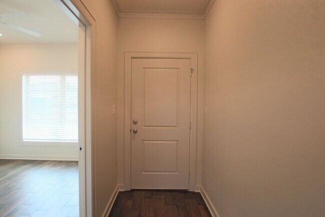 Building Photo - Luxury 3 Bedroom 2 Bath Townhomes in Bulla...