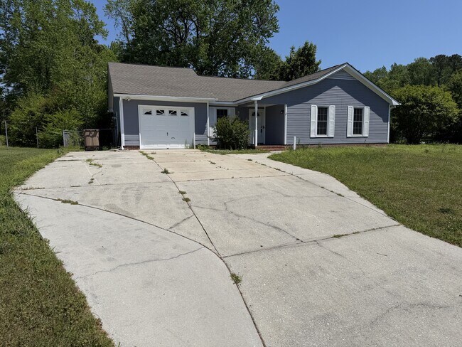 Foto del edificio - 203 Woodcrest Ct