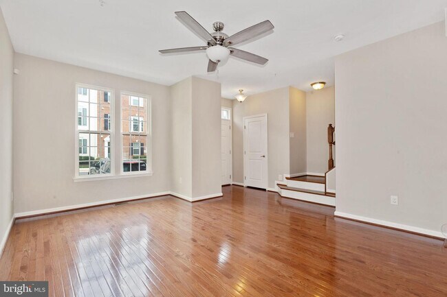 Foto del edificio - 9418 Paragon Ct