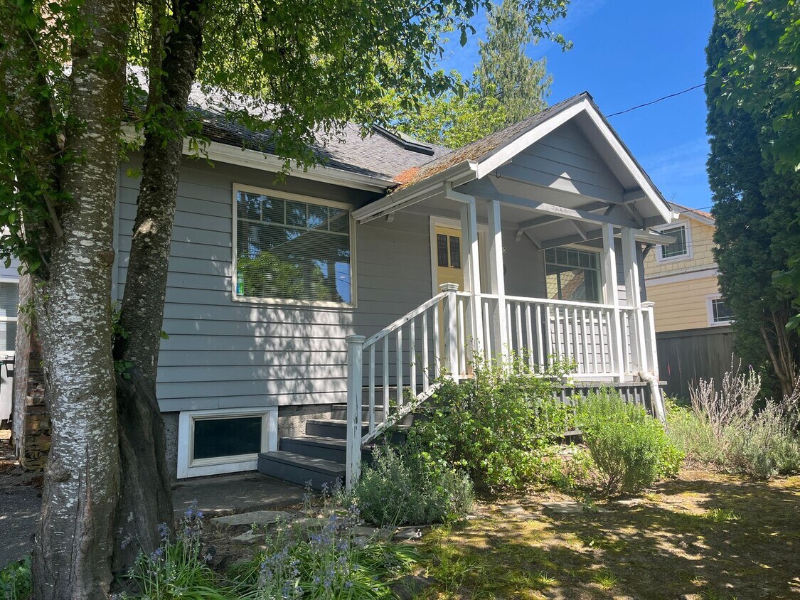 Primary Photo - Charming 2-Bedroom + Bonus Room Home in De...