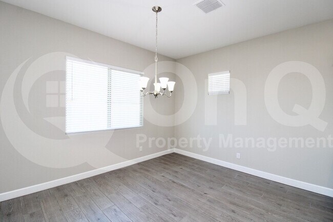 Foto del edificio - 44626 N 44th Ave