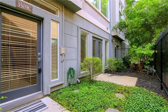 Foto del edificio - 3509 Bradford St