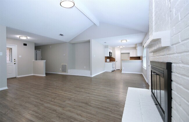 Foto del edificio - 7814 Barnhill Dr