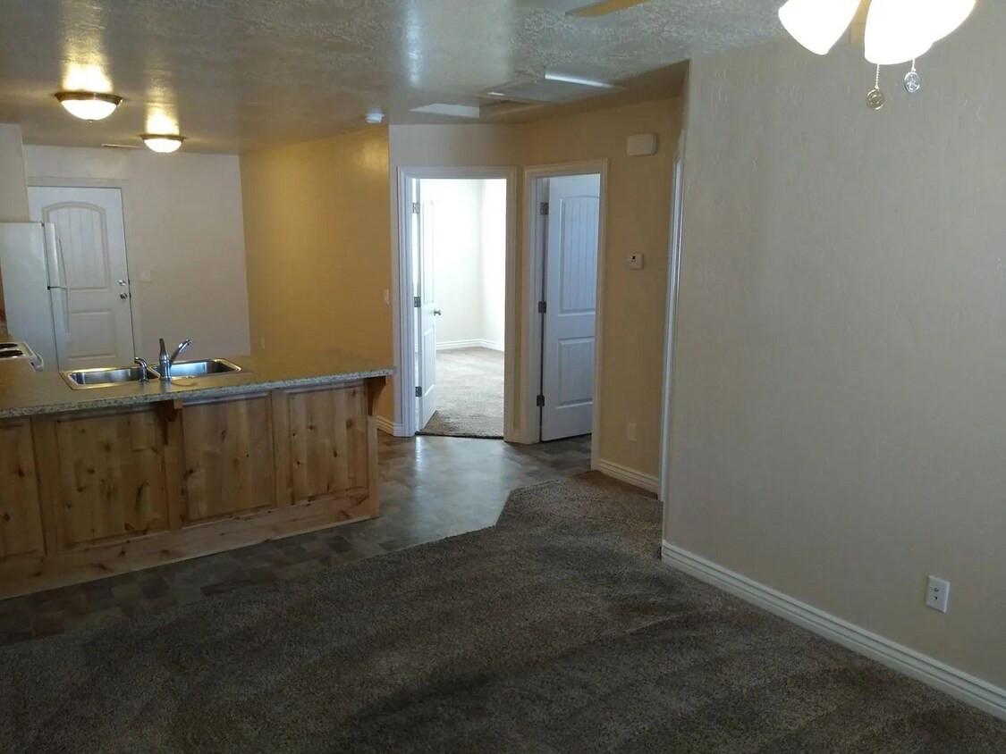 Building Photo - Mountain Valley Trial