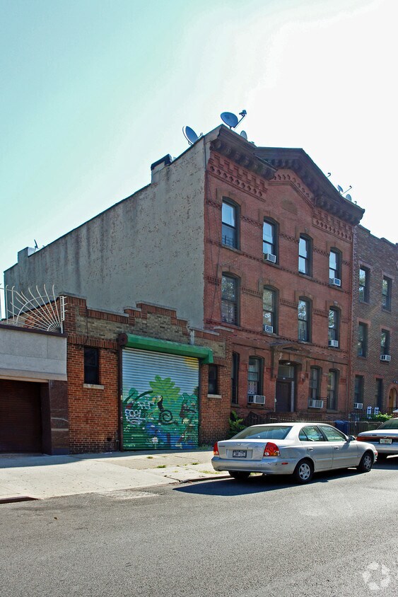 Building Photo - 247 21st St
